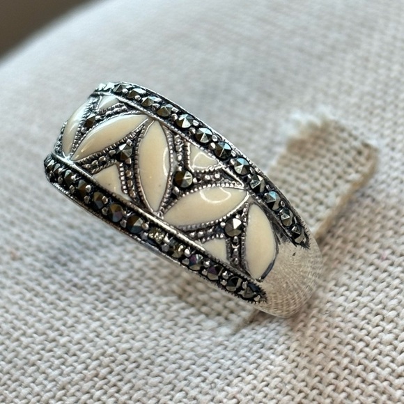 Vintage Sterling Silver 925 Marcasite & Enamel Dome Ring - Picture 5 of 9